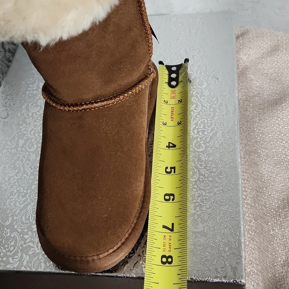 LAMO Girl  Size 2. Brown Suede Boots with Cream Fur Trim